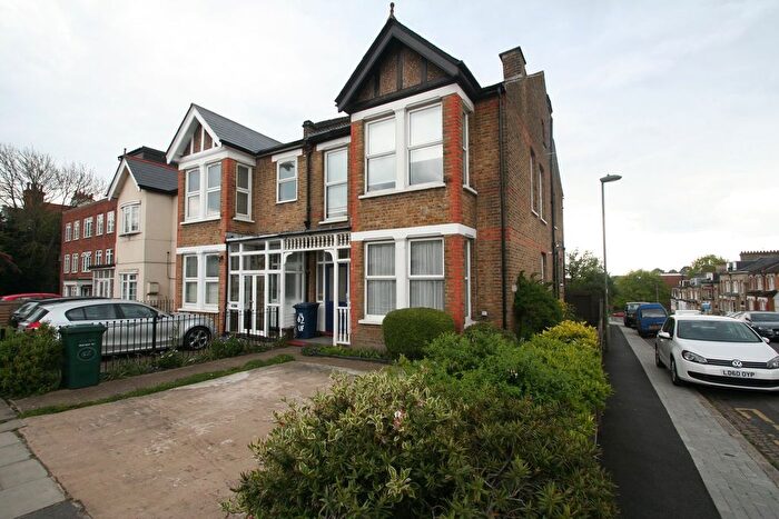 3 Bedroom Flat To Rent In Finchley Lane, London, NW4