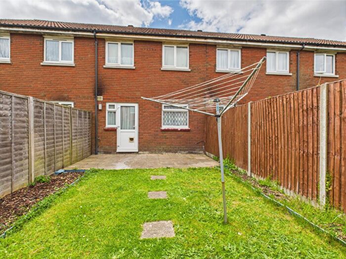 1 Bedroom Flat To Rent In Juliet Court, Waterlooville, PO7