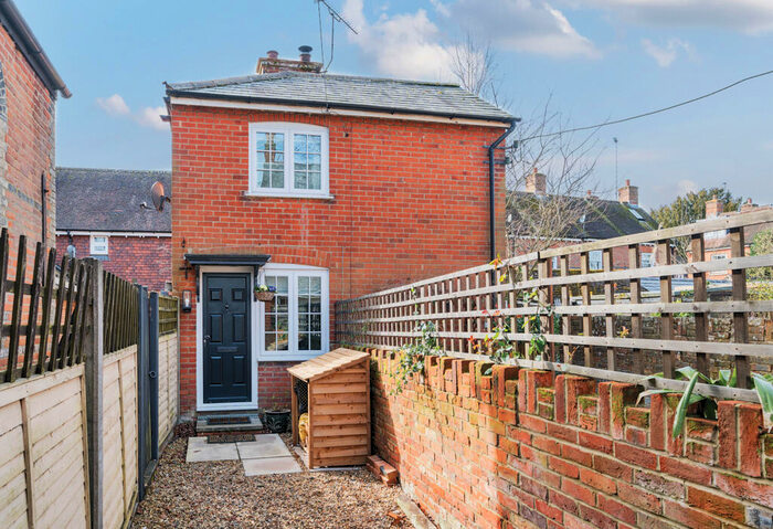 2 Bedroom Detached House For Sale In Park Corner Road, Hartley Wintney, Hampshire, RG27