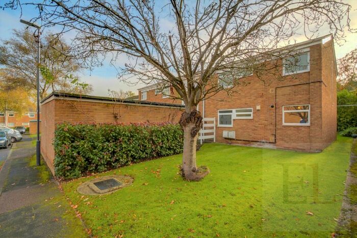 2 Bedroom Flat To Rent In Chiswick Court, Moss Lane, Pinner, Greater London HA5