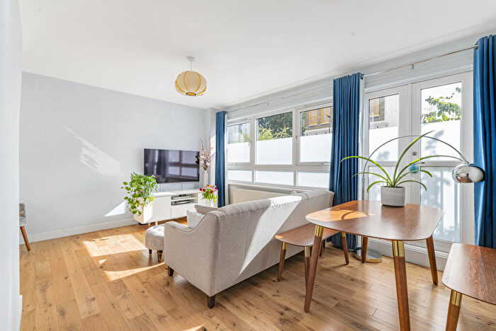 2 Bedroom Maisonette For Sale In Glyndon Road, London, SE18