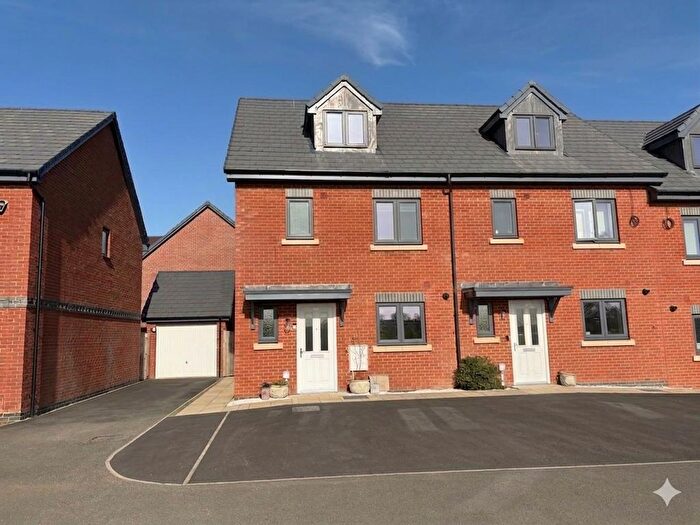 4 Bedroom Property For Sale In Luffield Close, Daventry, NN11