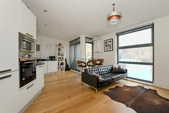 1 Bedroom Flat To Rent In Goswell Road, Islington, London, EC1V