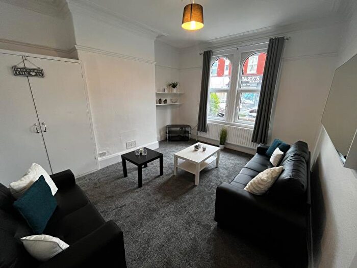 5 Bedroom Terraced House To Rent In Brudenell Grove, LS6