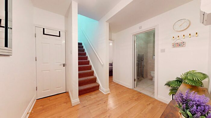 2 Bedroom Flat To Rent In Brecknock Road, London, N7