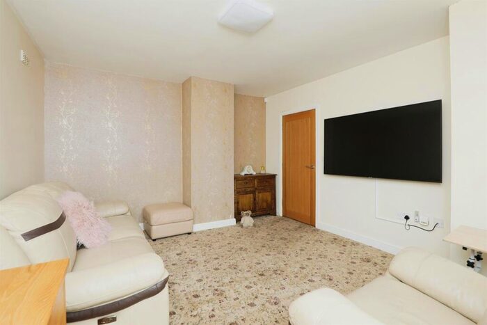 2 Bedroom Detached Bungalow For Sale In Cornwall Road, Retford, DN22