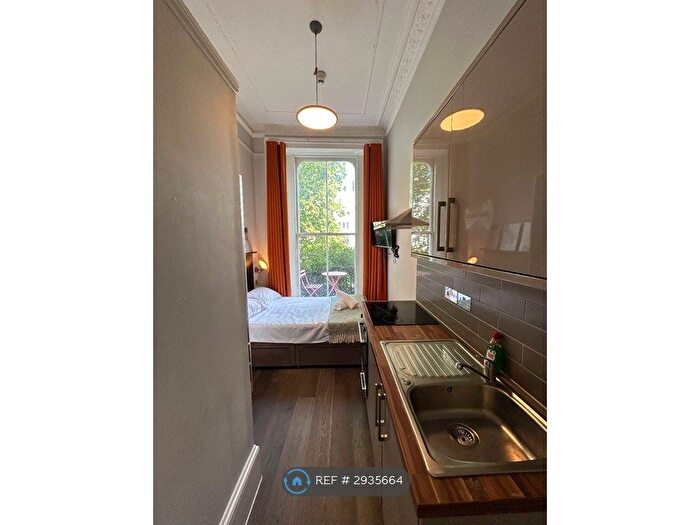 Studio To Rent In Hazel Court, London, W2