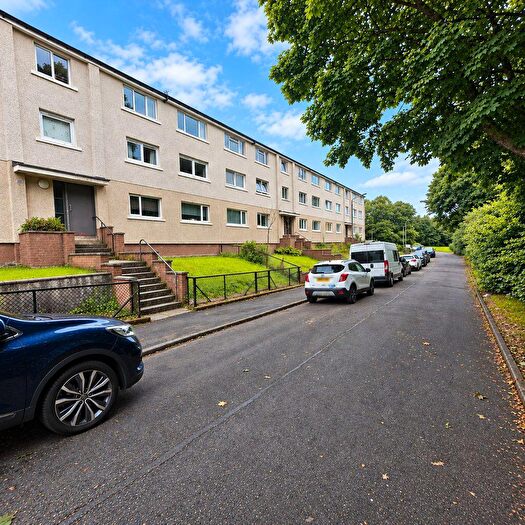 2 Bedroom Flat To Rent In Shandon Crescent, Alexandria, G83