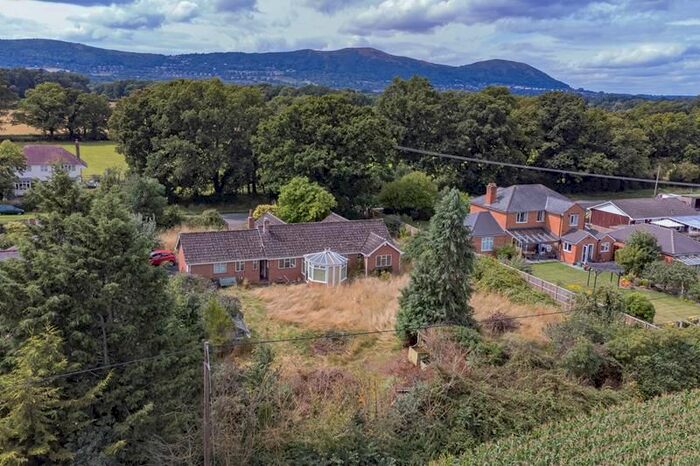 3 Bedroom Bungalow For Sale In Worcester Road, Hanley Swan, Worcestershire, WR8