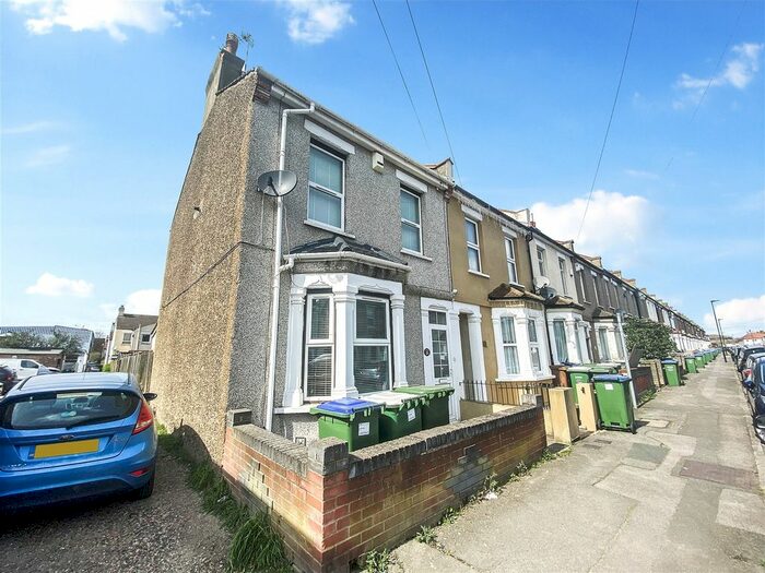 3 Bedroom End Of Terrace House To Rent In Bethel Road, Welling, Kent, DA16