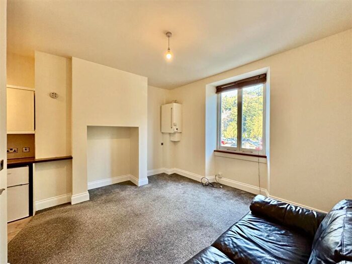 1 Bedroom Character Property To Rent In Huddersfield Road, Holmfirth, HD9
