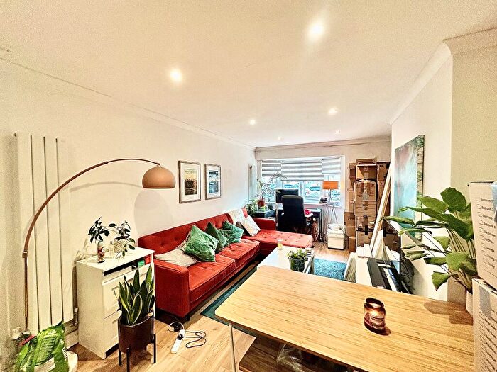 1 Bedroom Flat To Rent In St. Stephens Close, Walthamstow Village, E17