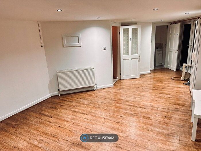 Studio To Rent In Evans Avenue, Watford, WD25