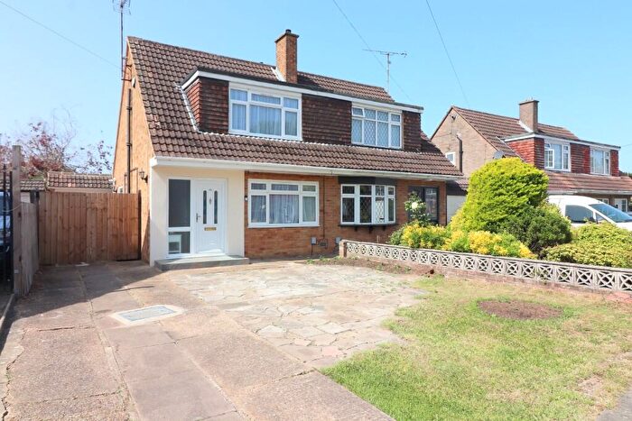 3 Bedroom Semi-Detached House For Sale In Nappsbury Road, Luton, Bedfordshire, LU4