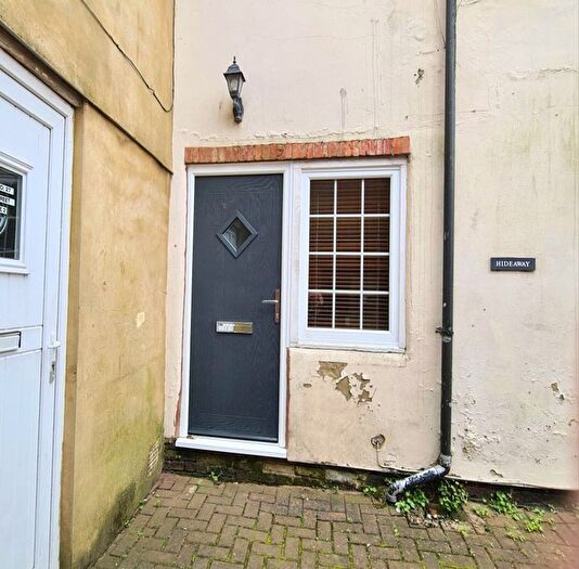 1 Bedroom Maisonette To Rent In Sheaf Street, Daventry, Northants, NN11