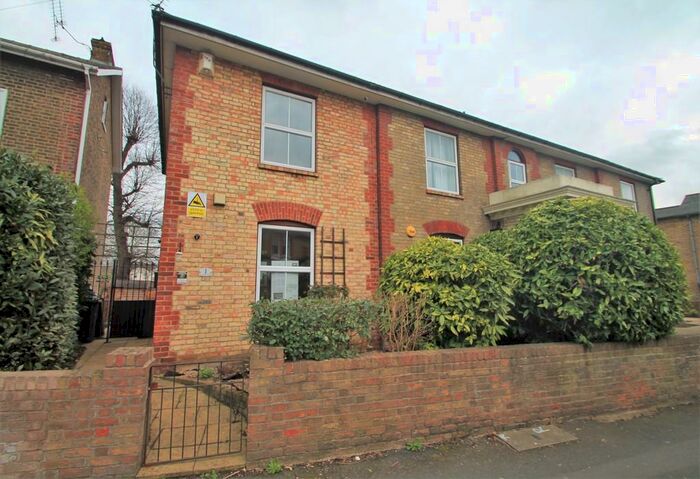 2 Bedroom End Of Terrace House To Rent In Darnley Court Darnley Road, Gravesend, DA11