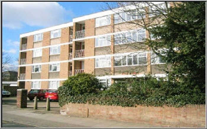 Studio To Rent In Keswick Road, London, SW15