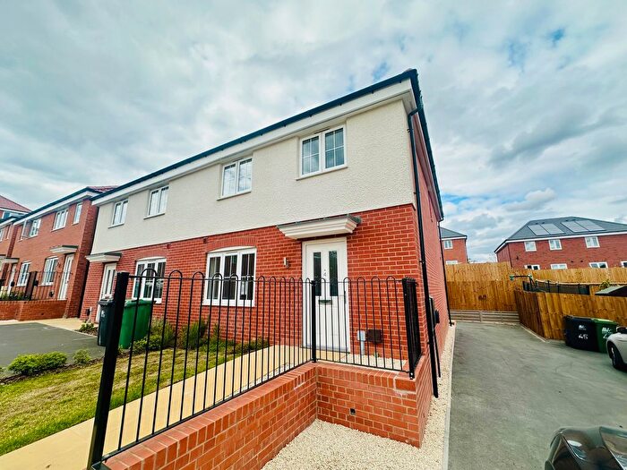 4 Bedroom Semi-Detached House To Rent In Cornmill Drive, Somercotes, Alfreton, DE55