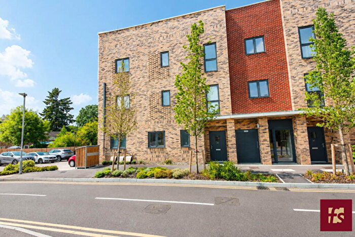 2 Bedroom Apartment For Sale In Coopers Hill, Bracknell, RG12