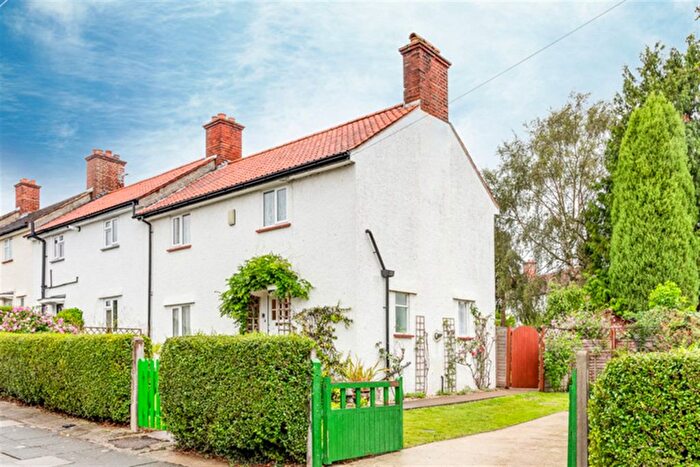 3 Bedroom End Of Terrace House To Rent In Ebbisham Road, Epsom, KT18