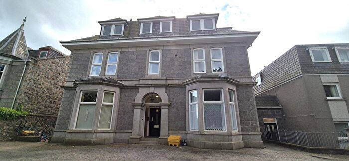 2 Bedroom Flat To Rent In Pitstruan House, Great Western Road Aberdeen, AB10