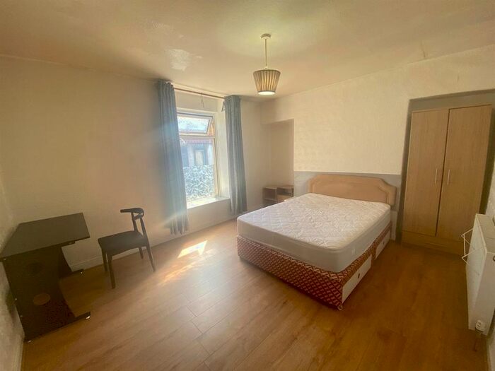 3 Bedroom Semi-Detached House To Rent In Spring Terrace, Swansea, SA1