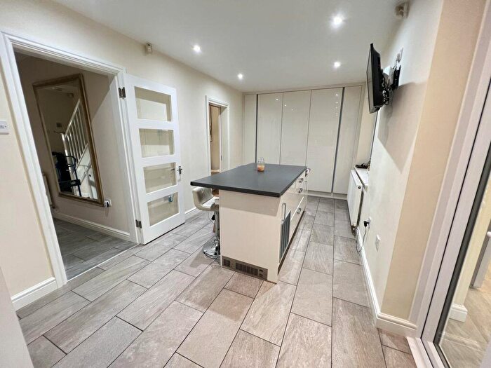 5 Bedroom Detached House For Sale In Fox Pond Lane, Oadby, LE2