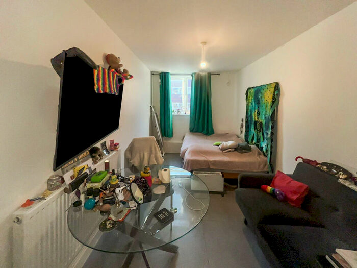 Studio To Rent In Kember Street, Islington, N1