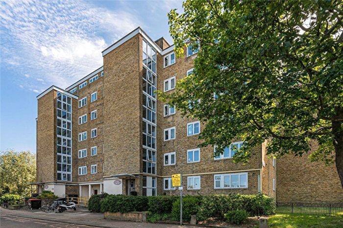 3 Bedroom Flat For Sale In Hayward Gardens, London, SW15