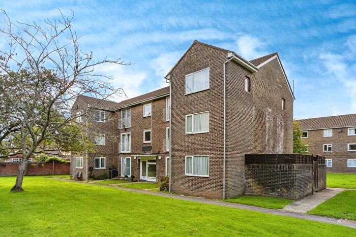 1 Bedroom Flat For Sale In Crombie Close, Waterlooville, Hampshire, PO8