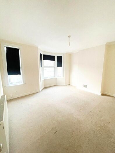 2 Bedroom Flat To Rent In Alexandra Road, Sheerness, Kent, ME12