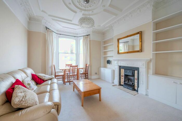 2 Bedroom Flat To Rent In Woodside, Wimbledon, London, SW19