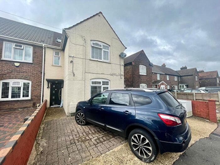 4 Bedroom House To Rent In Stratford Road, Luton, LU4