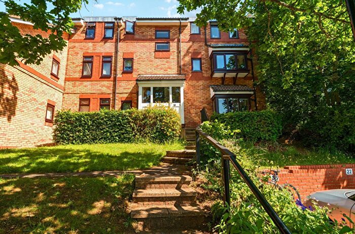 1 Bedroom Flat For Sale In Peperharow Road, Godalming, Surrey, GU7