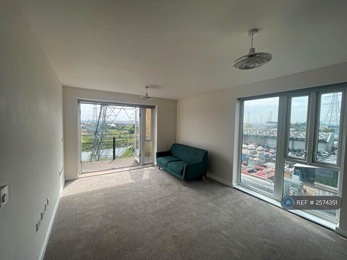 2 Bedroom Flat To Rent In George Wheeler House, Barking, IG11