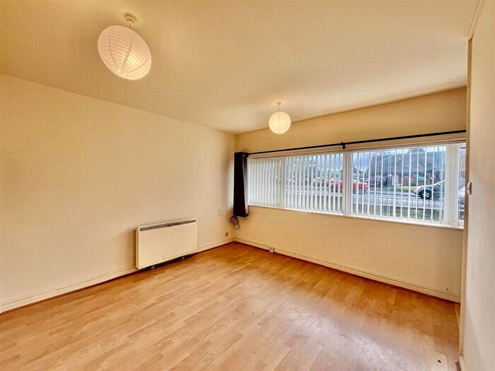 1 Bedroom Flat To Rent In Moorside Court, Newcastle Upon Tyne, NE5