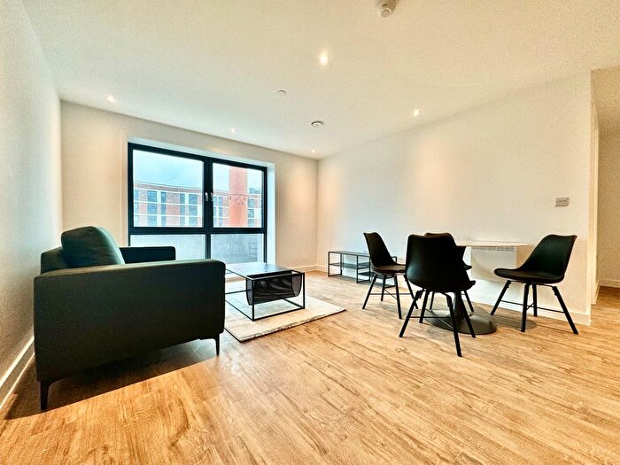 2 Bedroom Flat To Rent In Phoenix, Leeds, LS9