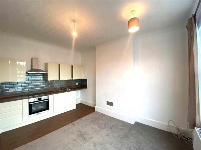 2 Bedroom Apartment To Rent In Westcliff On Sea, SS0