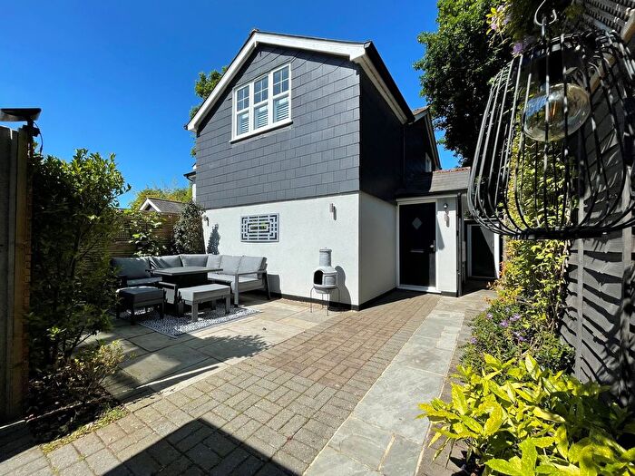 2 Bedroom Maisonette To Rent In Barnway, Englefield Green, Egham, TW20