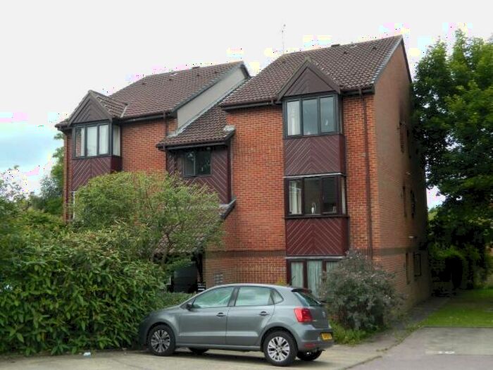 House To Rent In Wallis Way, RH13