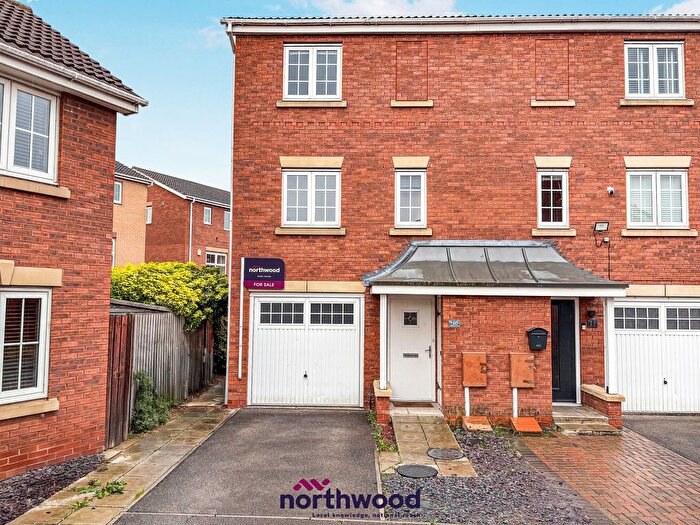 3 Bedroom Town House For Sale In Halecroft Park, Kingswood, Hull, HU7