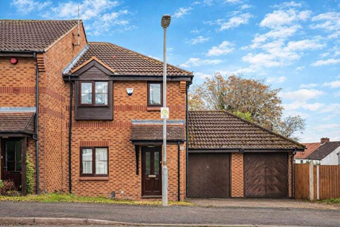 3 Bedroom End Of Terrace House For Sale In Mercers Row, St. Albans, AL1