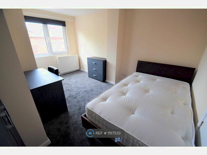 5 Bedroom Terraced House To Rent In Queen Anne Street, Stoke-On-Trent, ST4