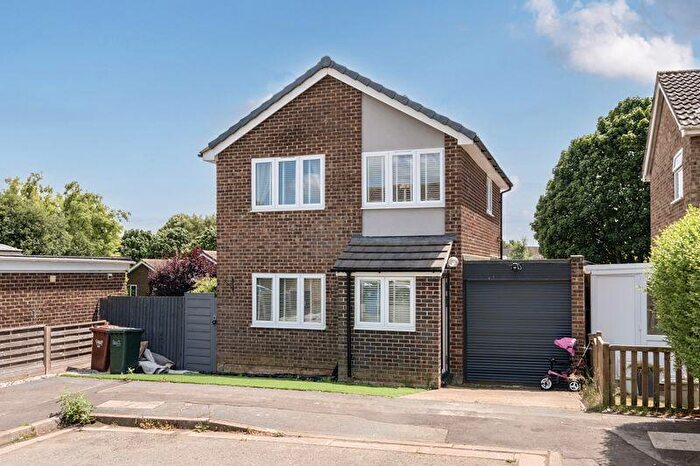 3 Bedroom Detached House For Sale In Dunlin Court, Banbury, OX16