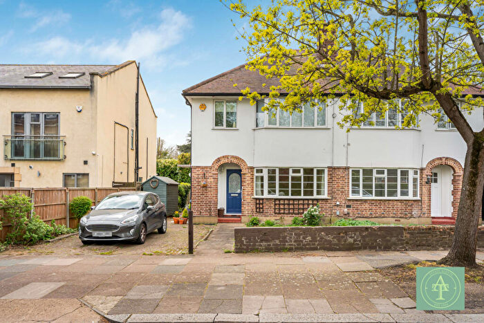 2 Bedroom Maisonette For Sale In Firs Lane, N21