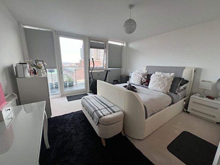 3 Bedroom Flat To Rent In Great Western Street, Aylesbury, HP20
