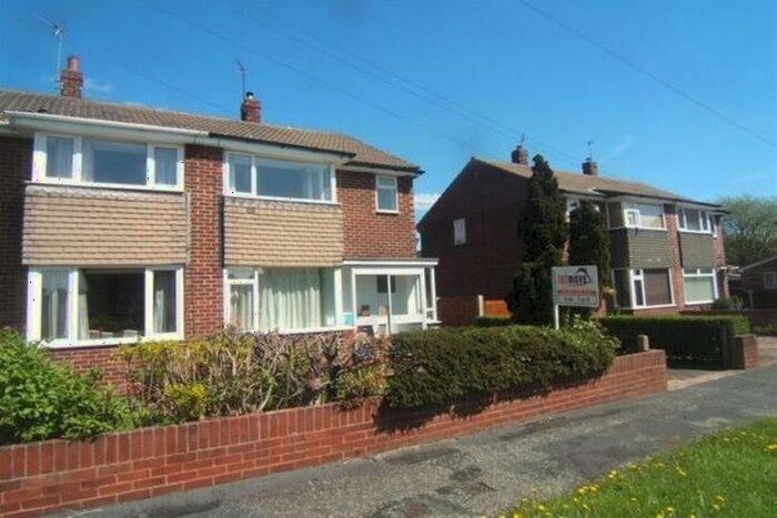 3 Bedroom Property To Rent In Thornes Moor Close, Wakefield, WF2