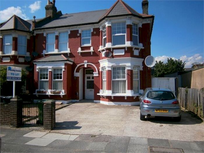 2 Bedroom Flat To Rent In Rosenthal Road, Catford, London, SE6