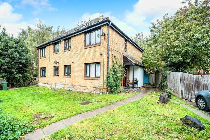 2 Bedroom Maisonette To Rent In Bertrand Way, London, SE28