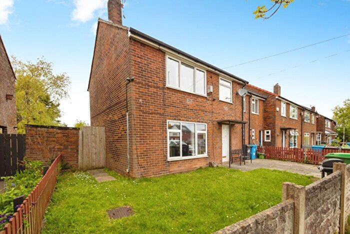 4 Bedroom End Of Terrace House For Sale In Fir Tree Avenue, Oldham, Lancashire, OL8